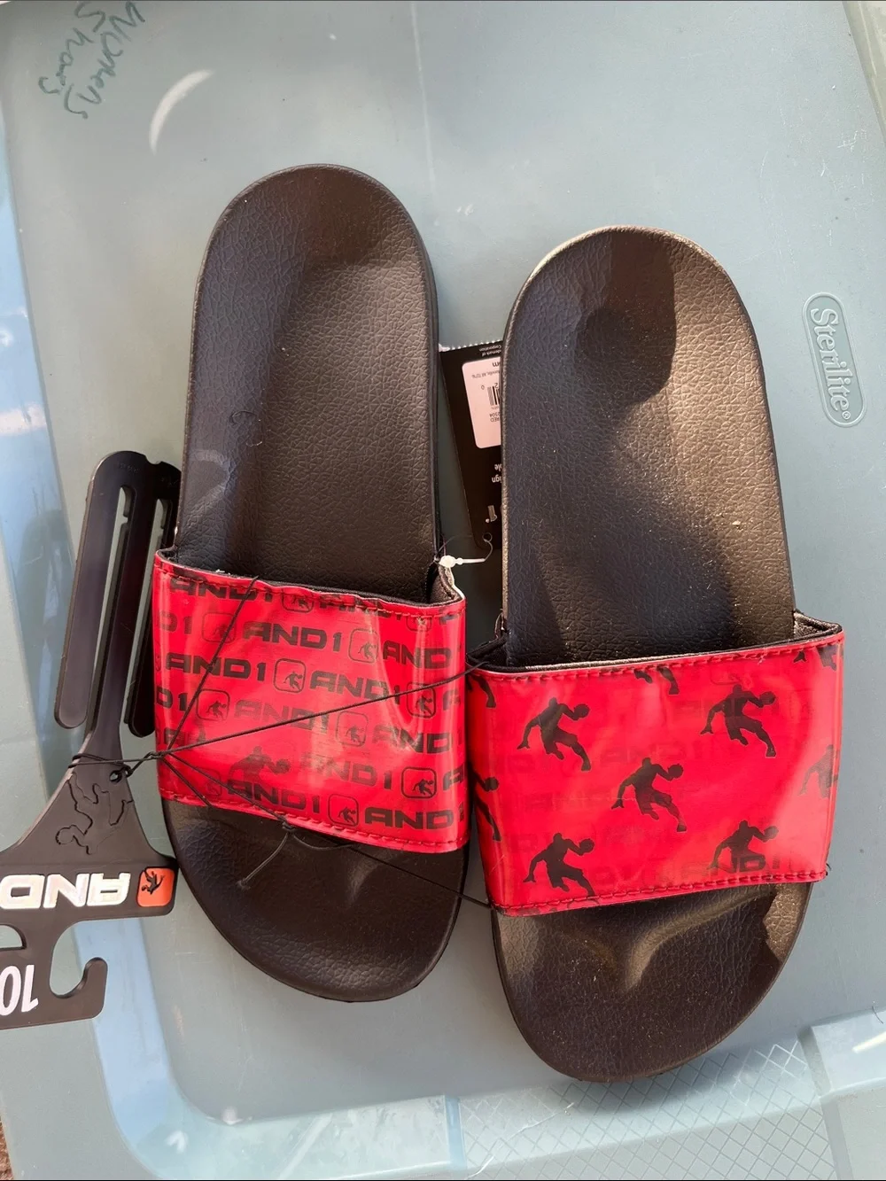 And1 Men’s Crossover Slide Sandals Size 10 Red    With a small flaw